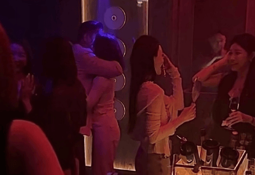 演员胡杏儿回应老公独自去夜店被拍：很正常的社交<strong></p>
<p>马斯克</strong>，都是好朋友