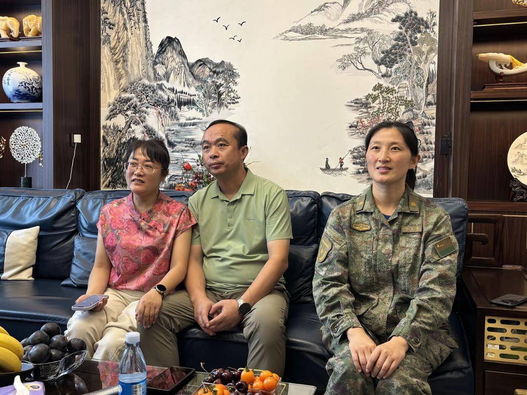 抗战胜利80周年大阅兵民兵方阵<strong></p>
<p>狗狗币交易平台</strong>，有两名女生来自无锡地区