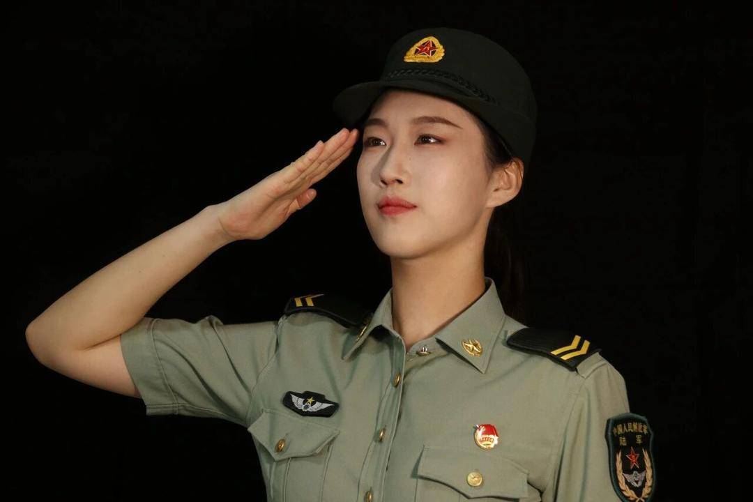 英姿飒爽！四川高校大四女生<strong></p>
<p>狗狗币创始人</strong>，亮相九三阅兵方队