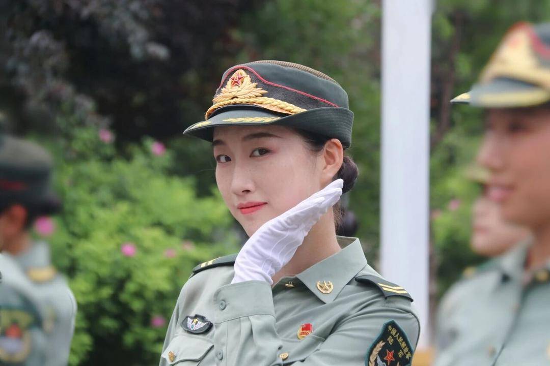 英姿飒爽！四川高校大四女生<strong></p>
<p>狗狗币创始人</strong>，亮相九三阅兵方队