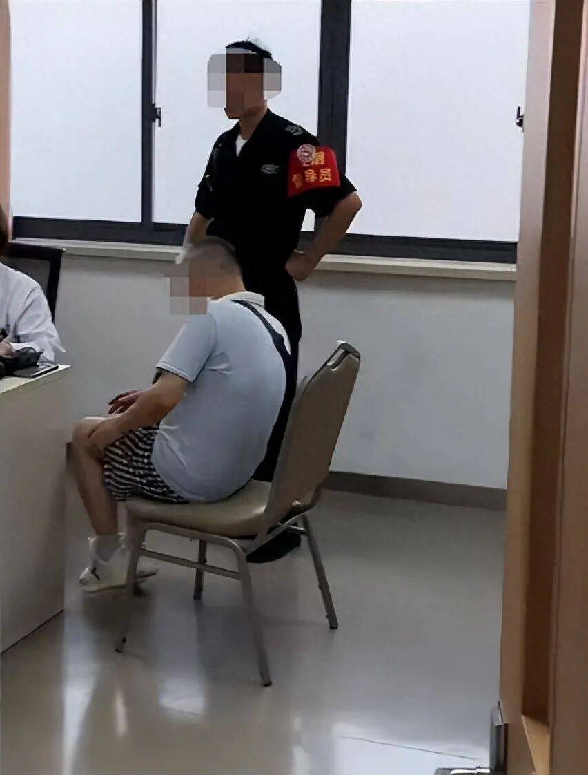 网友称在上海同济医院就诊<strong></p>
<p>火币网</strong>，遇保安带患者强行插队！皮肤科：已关注到相关视频，将了解情况