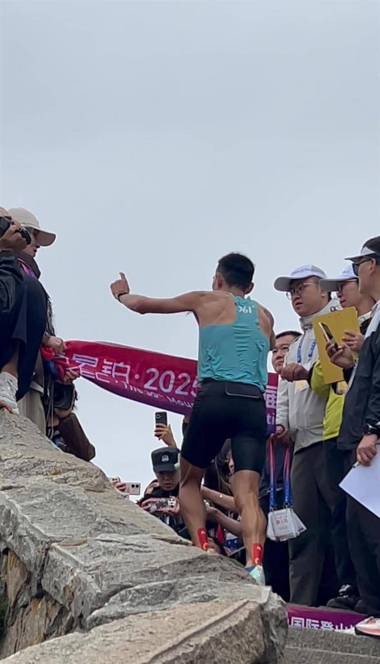 “你登上山顶<strong></p>
<p>火币网</strong>，我还没到售票处”，泰山国际登山赛一男子59分52秒夺冠，18年前他创下的56分22秒纪录至今无人打破