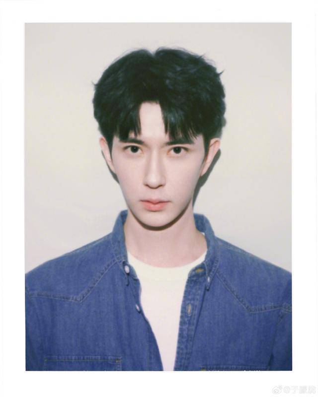 37岁男演员于朦胧被传坠楼<strong></p>
<p>火币下载</strong>，7月刚注销工作室，警方回应