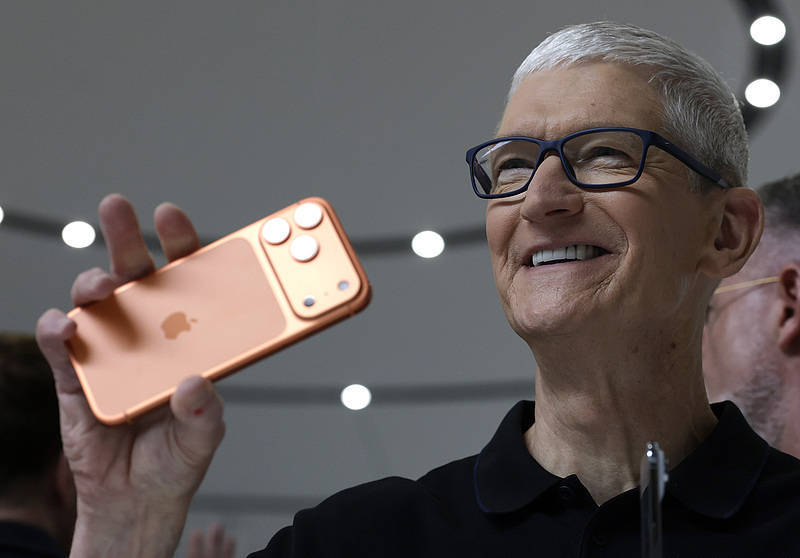 iPhone 17只是开始！苹果将陆续推出10款新品<strong></p>
<p>火币app</strong>，首款无显示屏智能眼镜也将亮相