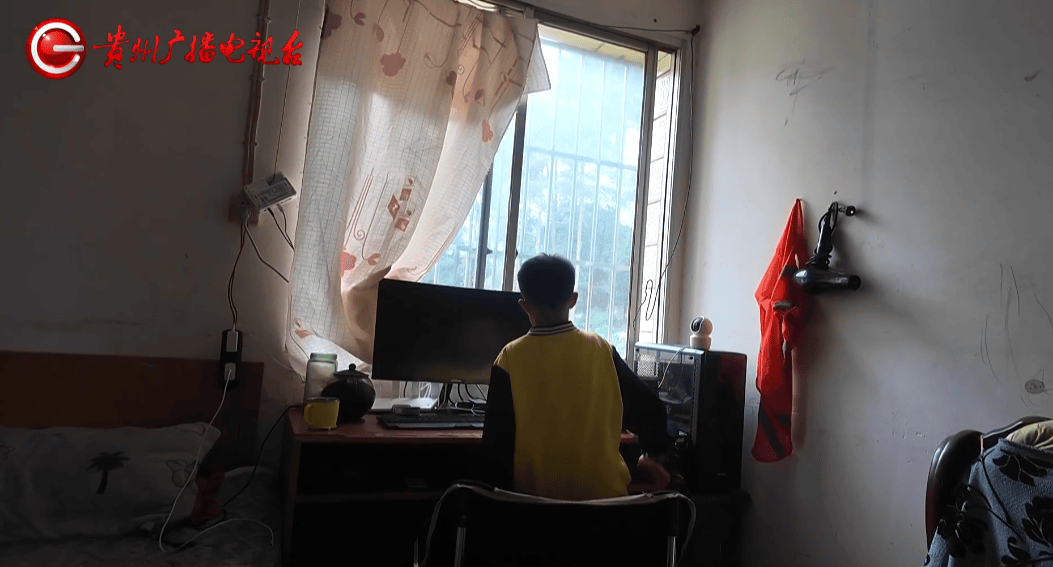 心酸！12岁男孩“独居”贵阳一安置房内<strong></p>
<p>中国火币网</strong>，父亲回应：迫于无奈，因为……