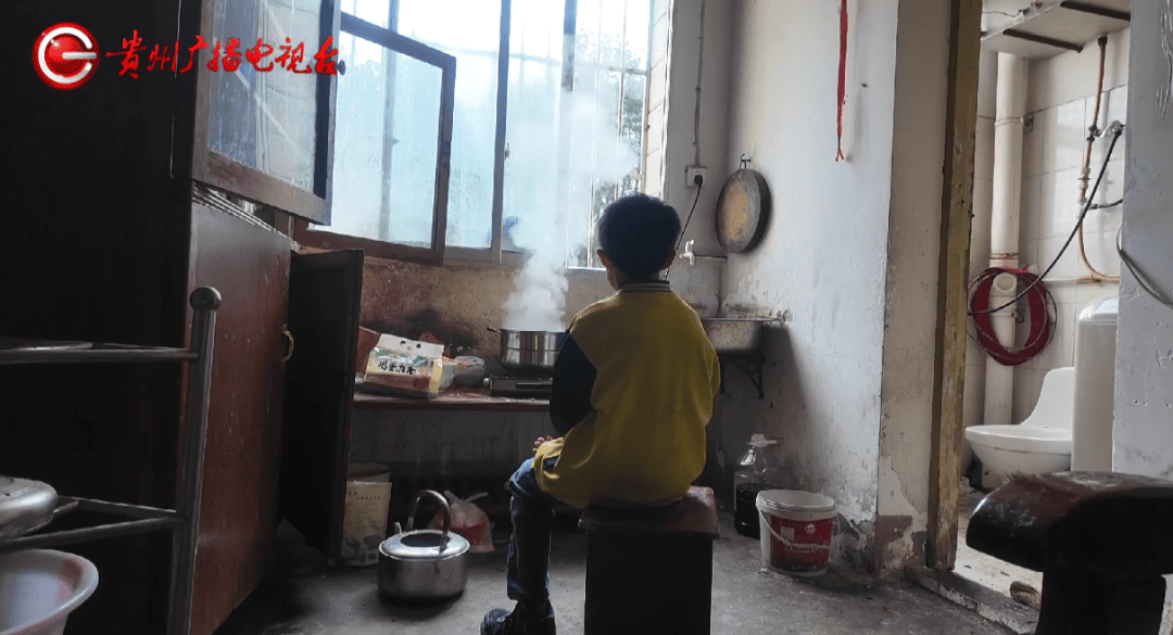 心酸！12岁男孩“独居”贵阳一安置房内<strong></p>
<p>中国火币网</strong>，父亲回应：迫于无奈，因为……