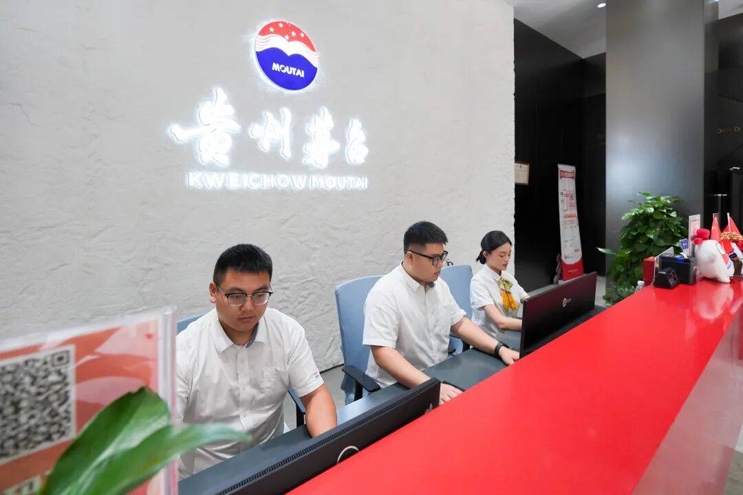 想喝到茅台酒其实并不难<strong></p>
<p>中国火币网</strong>！实地探访贵阳专卖店