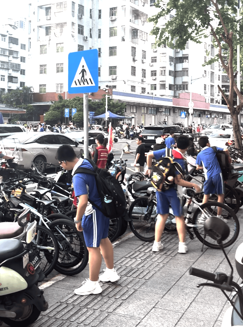 深圳一医院门口被指“举步维艰”<strong></p>
<p>火币交易平台</strong>！整治后记者实探:仍很堵