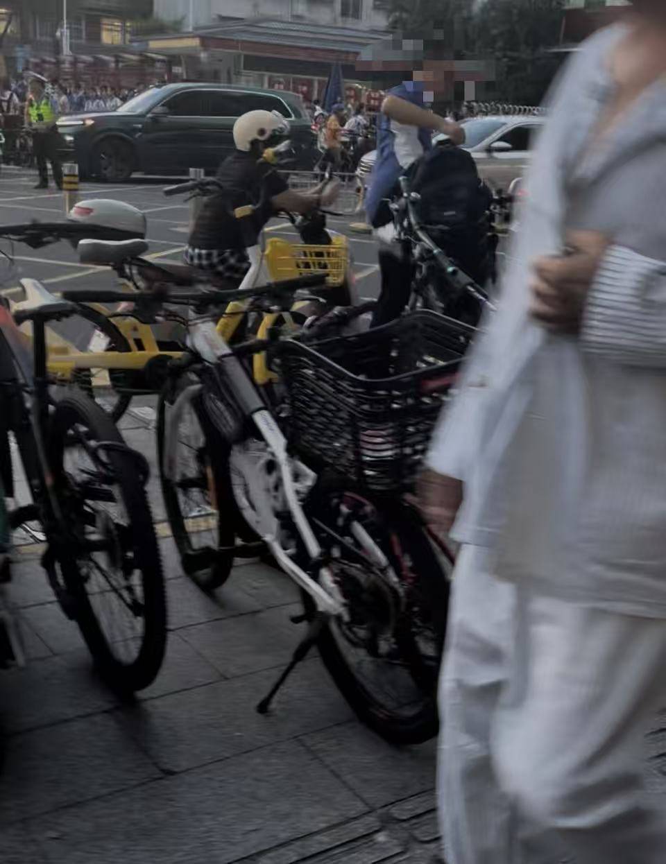 深圳一医院门口被指“举步维艰”<strong></p>
<p>火币交易平台</strong>！整治后记者实探:仍很堵