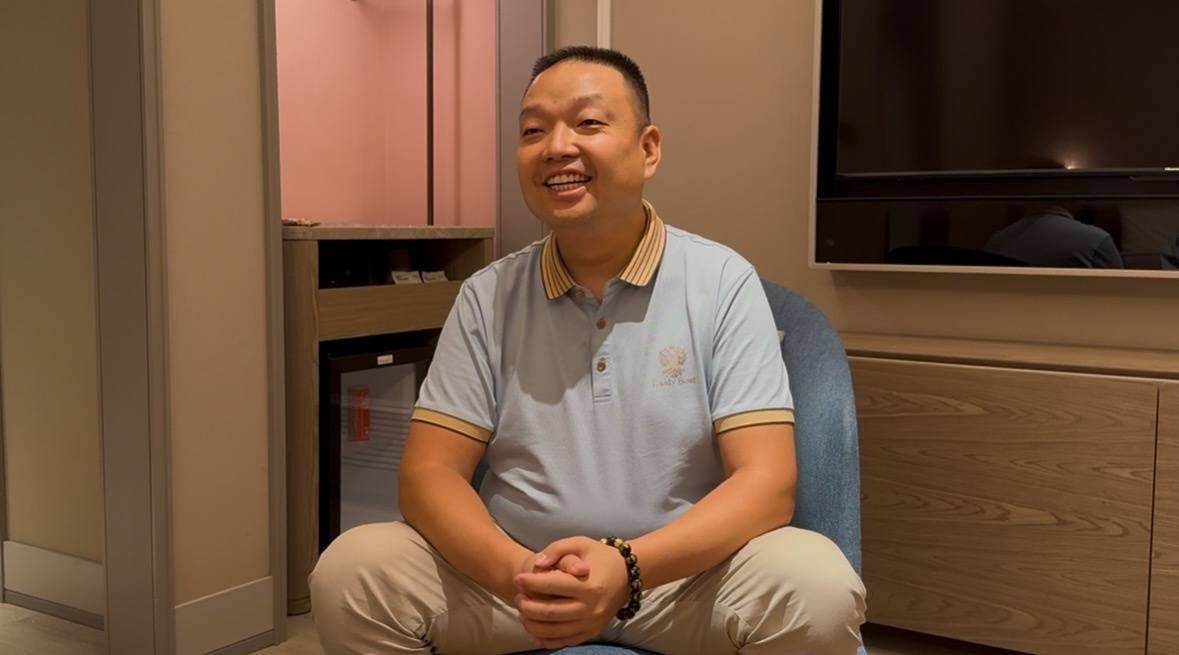 千万富翁与母亲相认团圆：曾被指是野孩子<strong></p>
<p>火币交易平台</strong>，现在要将妈妈带在身边