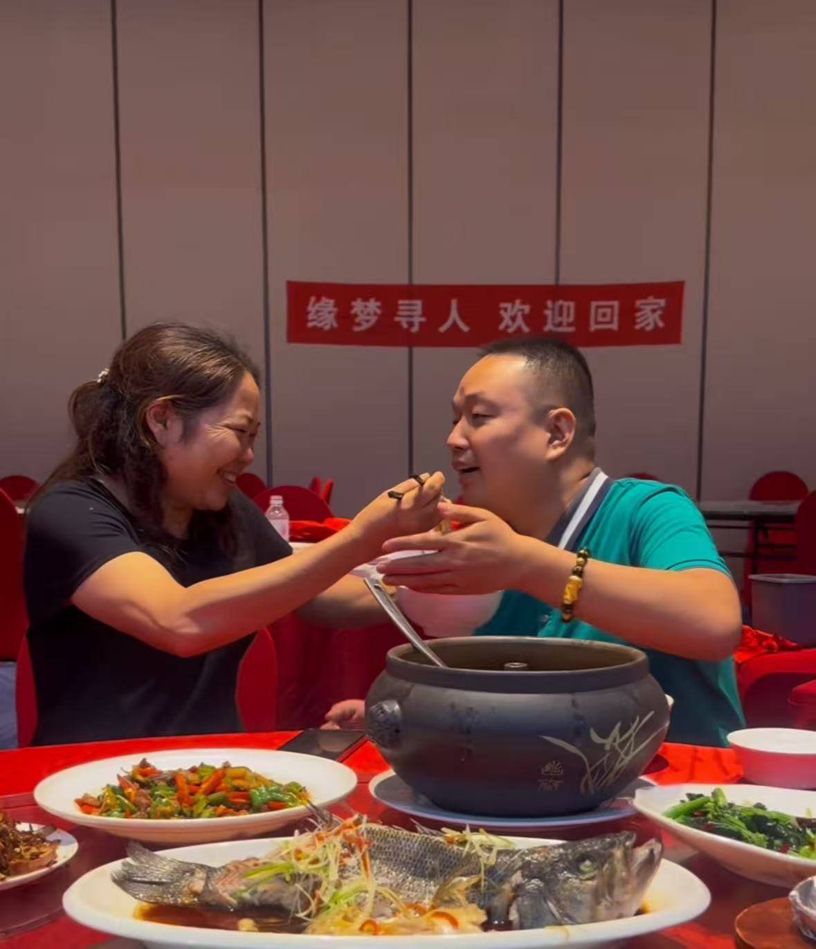 千万富翁与母亲相认团圆：曾被指是野孩子<strong></p>
<p>火币交易平台</strong>，现在要将妈妈带在身边