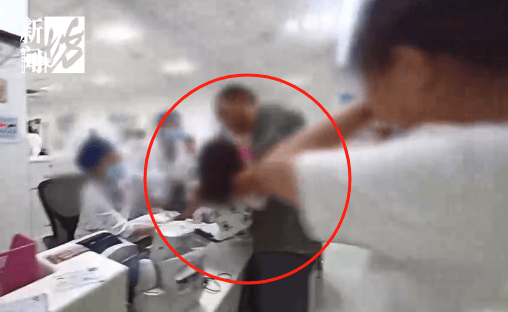 事发上海晚高峰！汹涌车流中<strong></p>
<p>莱特币</strong>，一男子绝望跳车，直奔民警而去……