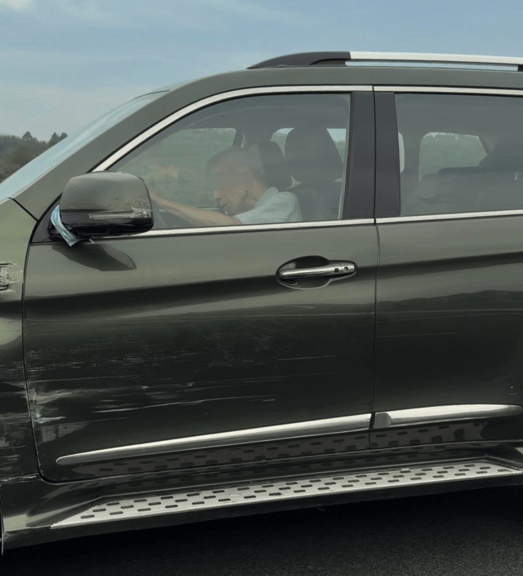 “司机像没意识了一样！”男子称SUV在高速上慢行、撞上石墩也不停<strong></p>
<p>莱特币价格今日行情</strong>，交警：司机目前无生命危险