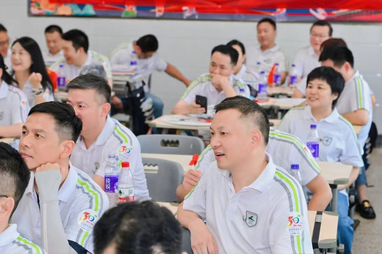 那个让老师骄傲的“调皮”班级！30年同学聚会<strong></p>
<p>莱特币价格</strong>，还伴有一封来自贵州的感谢信