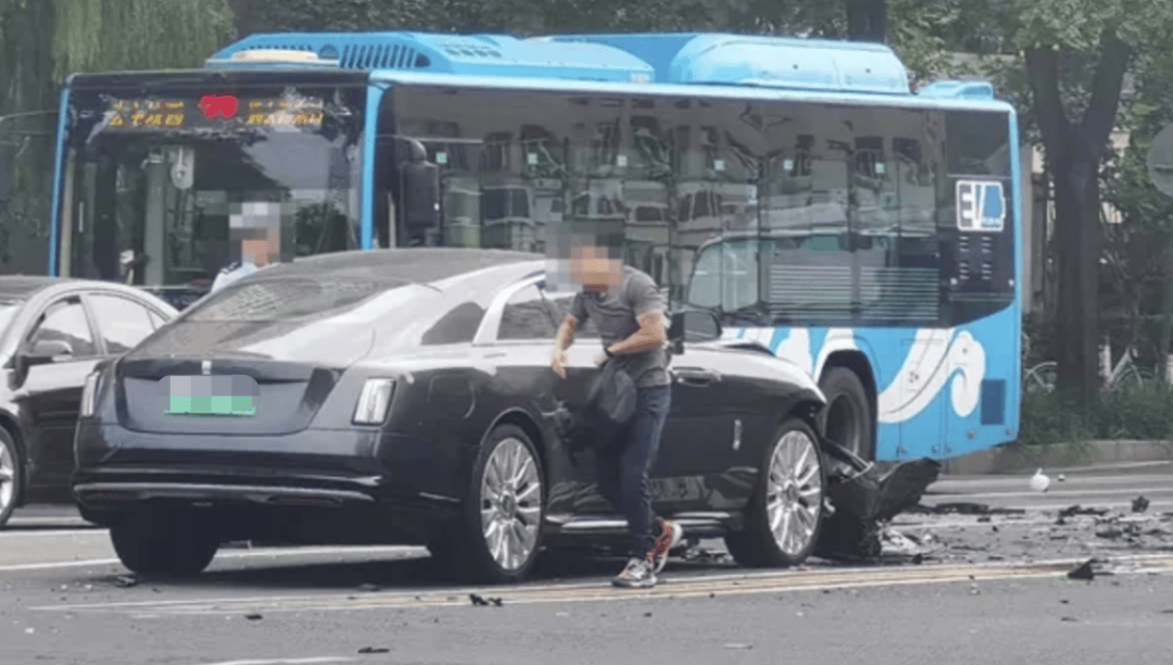 “劳斯莱斯逆行车祸”事件白车家属发声：“丈夫多处骨折！往后日子不知道怎么过”<strong></p>
<p>莱特币价格</strong>，陈震深夜再道歉，并回应“我方律师会全力配合”