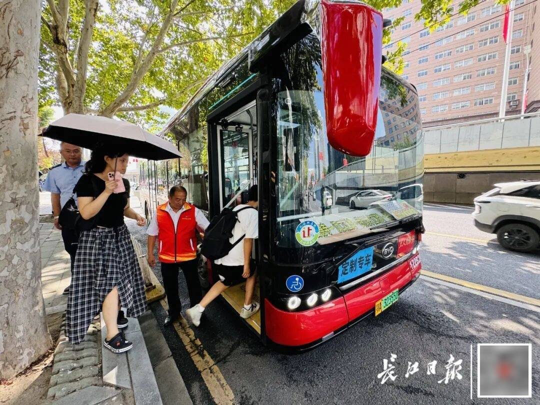暴增10多倍！武汉这条公交突然火了<strong></p>
<p>欧易</strong>，大批人赶来坐