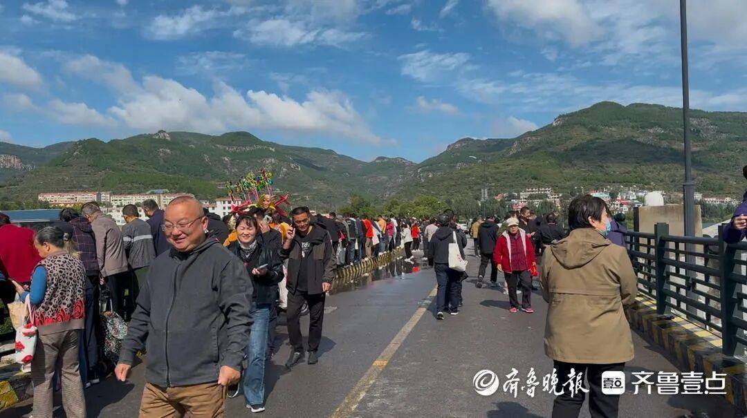 “鱼多得数不过来<strong></p>
<p>欧易app</strong>，一网子下去能捞好几条”济南锦绣川水库开闸放水，大量鲢鱼被冲出，工作人员：禁止捕捞！