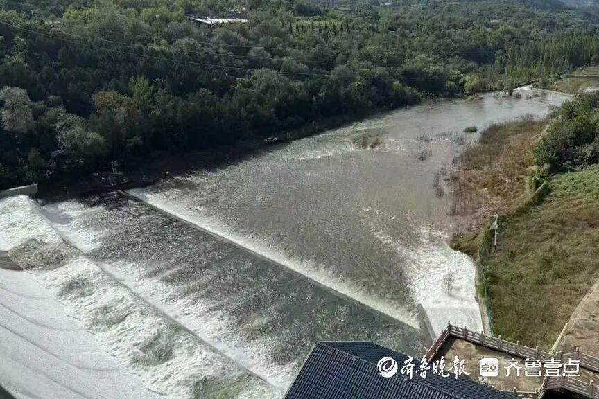 “鱼多得数不过来<strong></p>
<p>欧易app</strong>，一网子下去能捞好几条”济南锦绣川水库开闸放水，大量鲢鱼被冲出，工作人员：禁止捕捞！