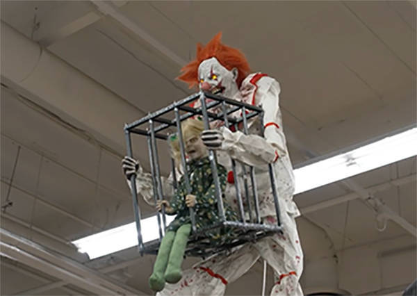 美国人正度过一个“没了中国货、最恐怖”的万圣节<strong></p>
<p>易欧</strong>，白宫发言人却仍嘴硬