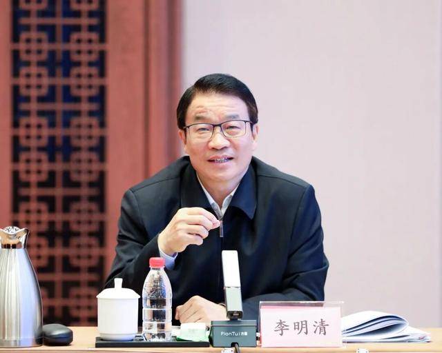 中央批准<strong></p>
<p>易欧</strong>,陈新武、张伟履新职