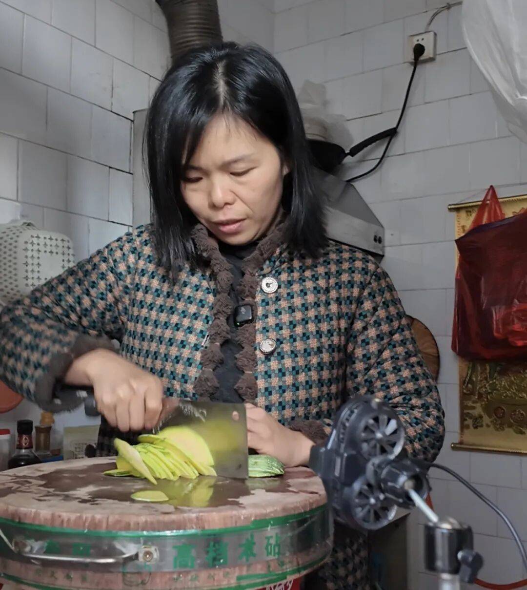 41岁武汉宝妈突然爆火！多次收到央视邀约<strong></p>
<p>易欧</strong>，本人回应