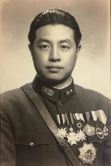 确认了<strong></p>
<p>易欧</strong>！是著名歌手刘若英的爷爷