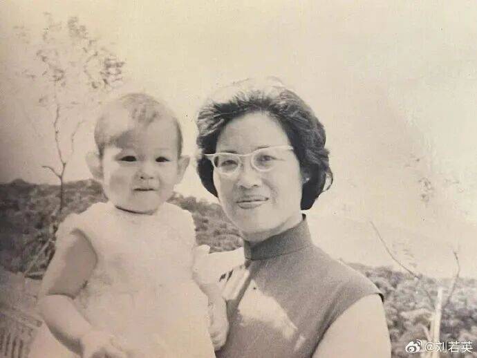 确认了<strong></p>
<p>易欧</strong>！是著名歌手刘若英的爷爷