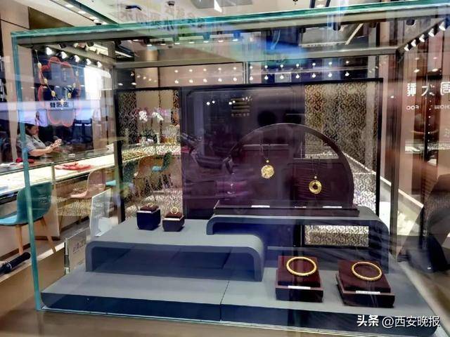 午后突发，黄金再度大跳水，现货黄金一度大跌1.92%<strong></p>
<p>易欧app</strong>。