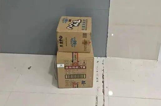 临沂俩小伙偷摸去派出所门口放下<strong></p>
<p>欧易平台</strong>了…