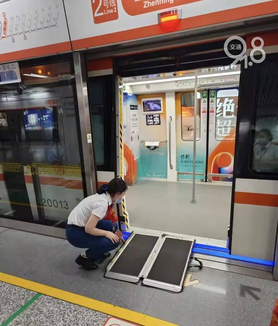 杭州地铁内<strong></p>
<p>欧易交易所app</strong>,女乘客突然崩溃大哭!紧接着……这一幕被拍下