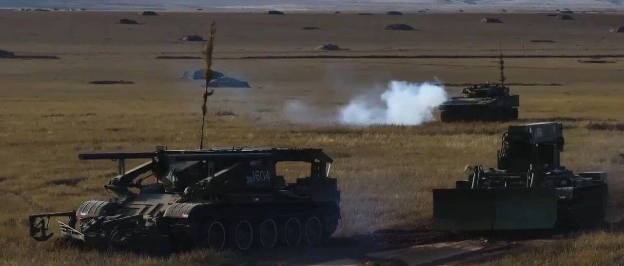 大场面！机器狗、无人机开路<strong></p>
<p>欧易网页版</strong>，实兵对抗演练画面公布