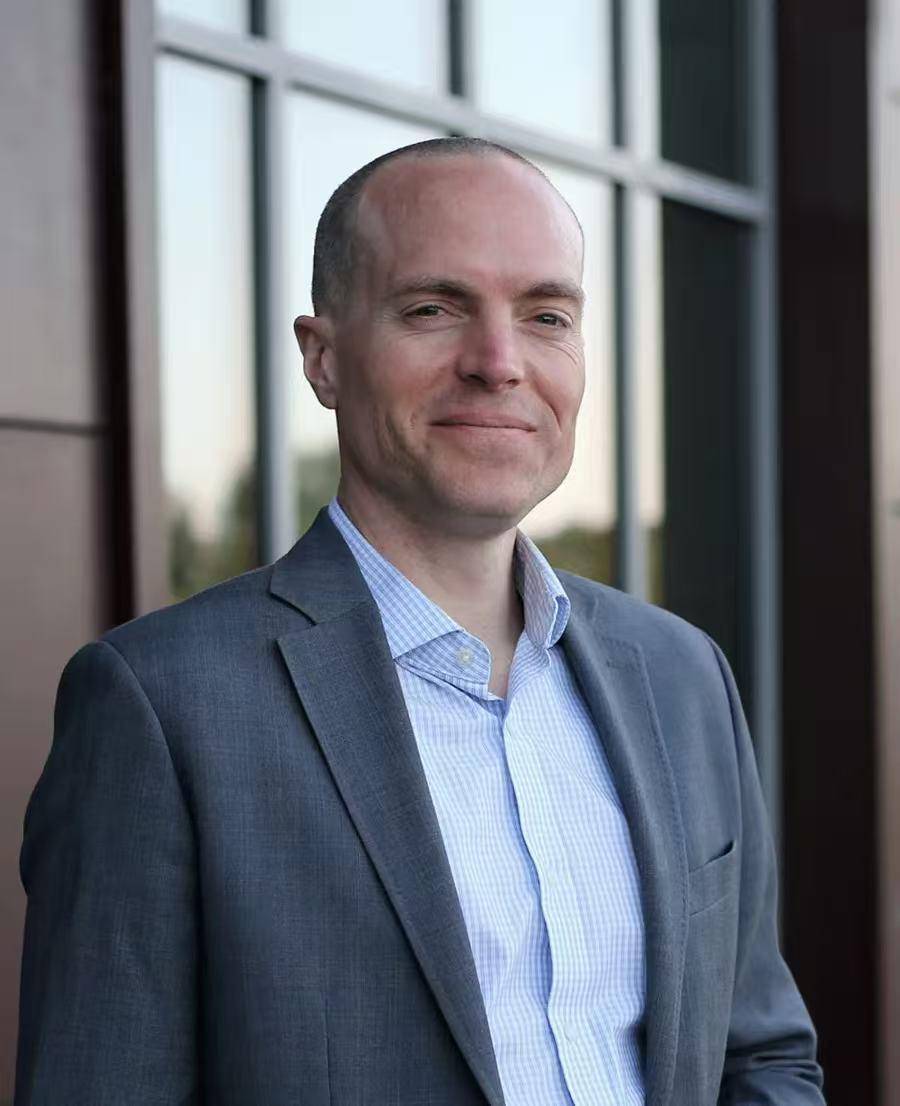 美籍校长与儿子老挝度假<strong></p>
<p>欧易网页版</strong>，遭5厘米长“杀人蜂”袭击，全身被蜇100多处双双殒命