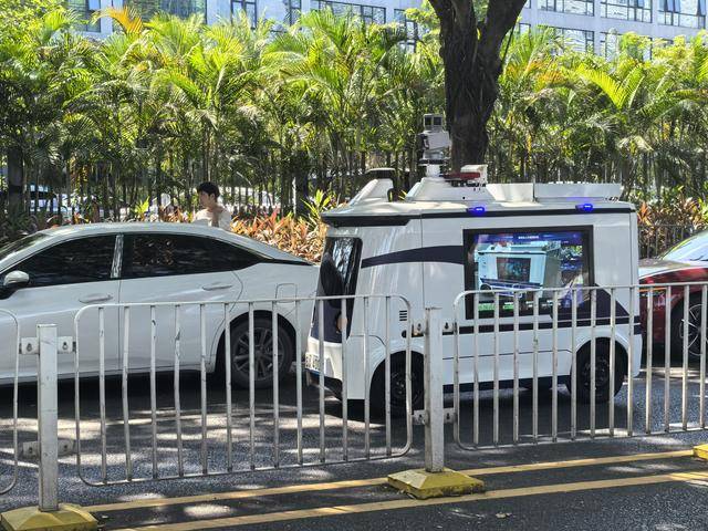 深圳交警“黑科技”再升级<strong></p>
<p>欧易电脑版</strong>！首台多功能无人巡检车“上岗”