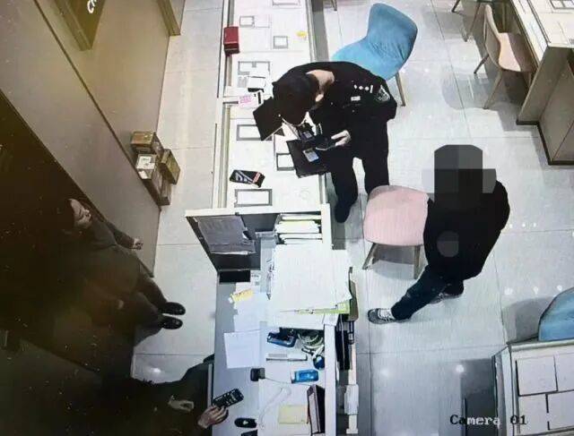 股市套现170万元后<strong></p>
<p>欧易okex</strong>，杭州男子豪购300克金条！老板当场报警……