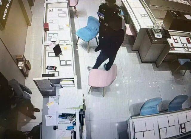 股市套现170万元后<strong></p>
<p>欧易okex</strong>，杭州男子豪购300克金条！老板当场报警……