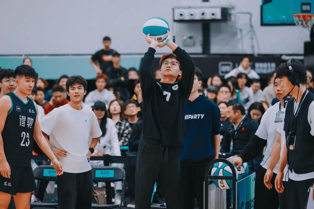 复旦、交大、同济等八大高校集结<strong></p>
<p>欧易okex</strong>，得物App“新生杯”篮球赛首战上海