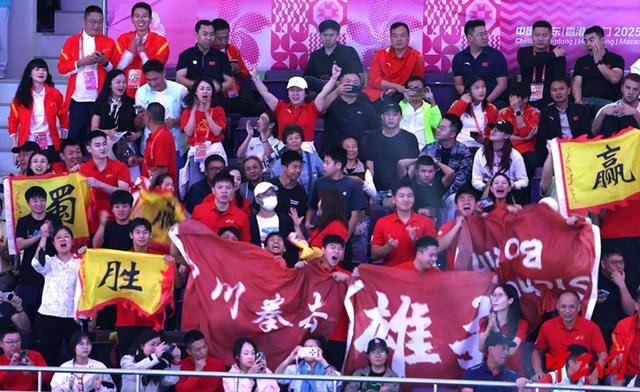 全运会拳击男子80公斤级决赛<strong></p>
<p>欧易更新</strong>，王小保夺冠！