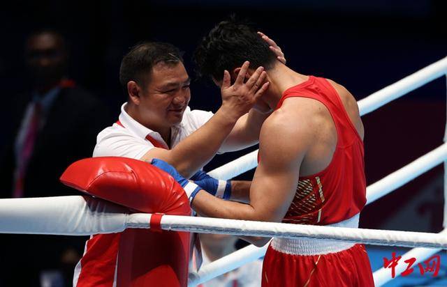 全运会拳击男子80公斤级决赛<strong></p>
<p>欧易更新</strong>，王小保夺冠！