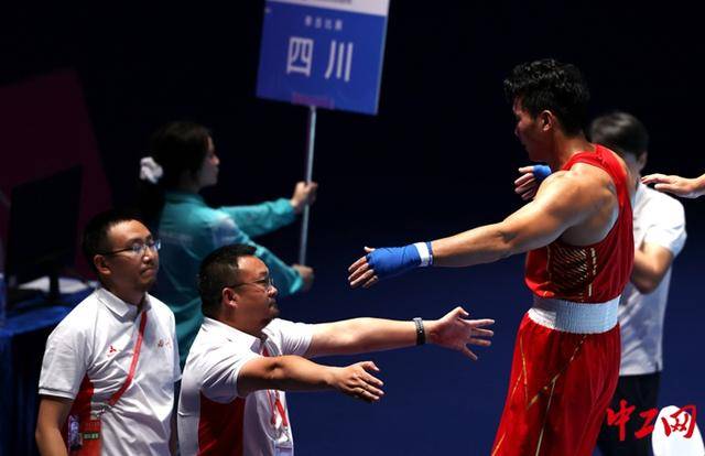 全运会拳击男子80公斤级决赛<strong></p>
<p>欧易更新</strong>，王小保夺冠！