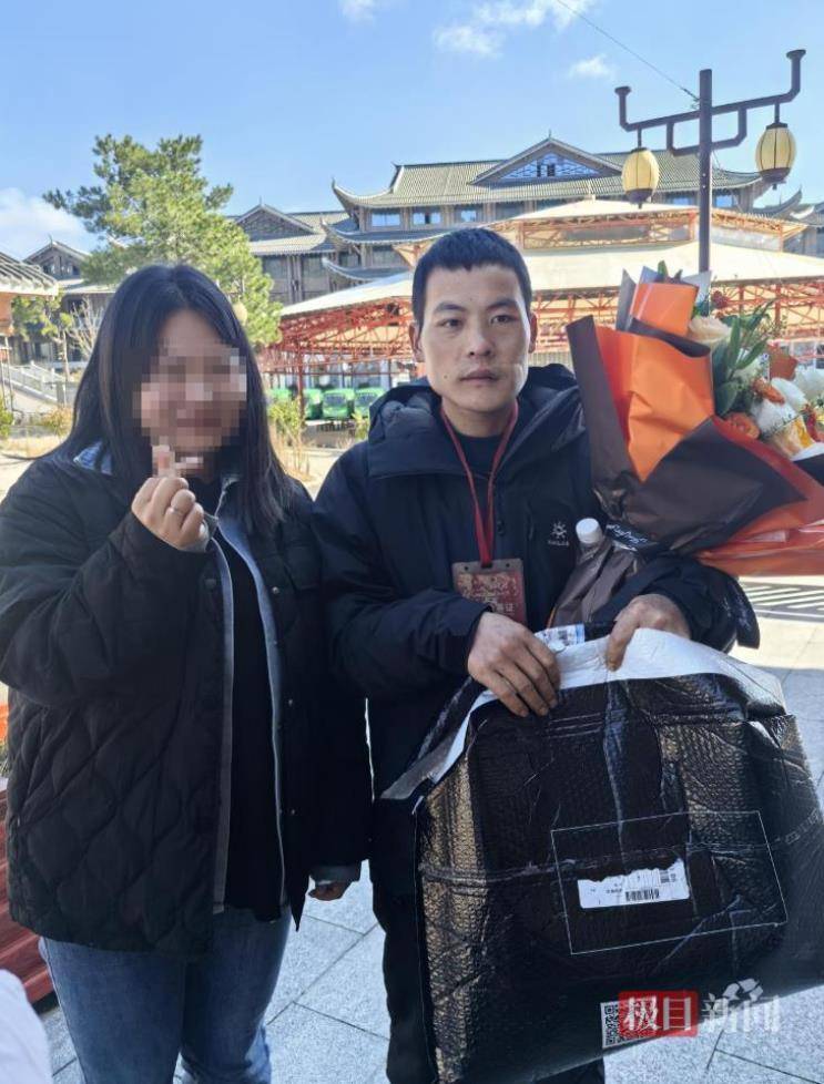 29岁女粉丝专程上山送礼物<strong></p>
<p>欧易老板</strong>，声称想做张家界荒野求生选手“刀疤哥”的老婆