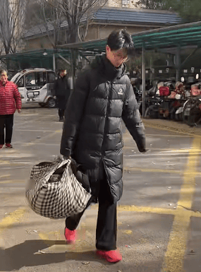 担心烧煤取暖不安全<strong></p>
<p>欧易老板</strong>，山东济宁17岁男孩偷偷接爷爷奶奶进城，父亲点赞：比我做得强