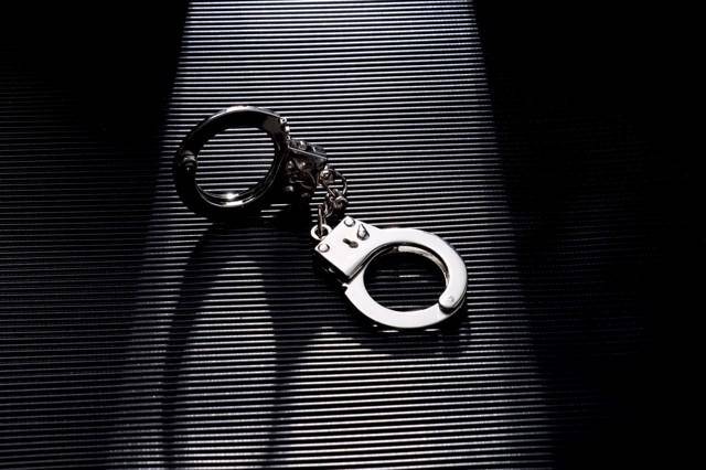 17岁女孩被继父强奸时不敢反抗<strong></p>
<p>注册欧易</strong>，曾目睹其家暴生母 法院：继父构成强奸罪