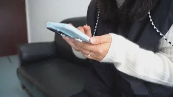 扬州一女子刷短视频惹祸：偷偷去银行取了6万现金<strong></p>
<p>欧易靠谱吗</strong>，结果……