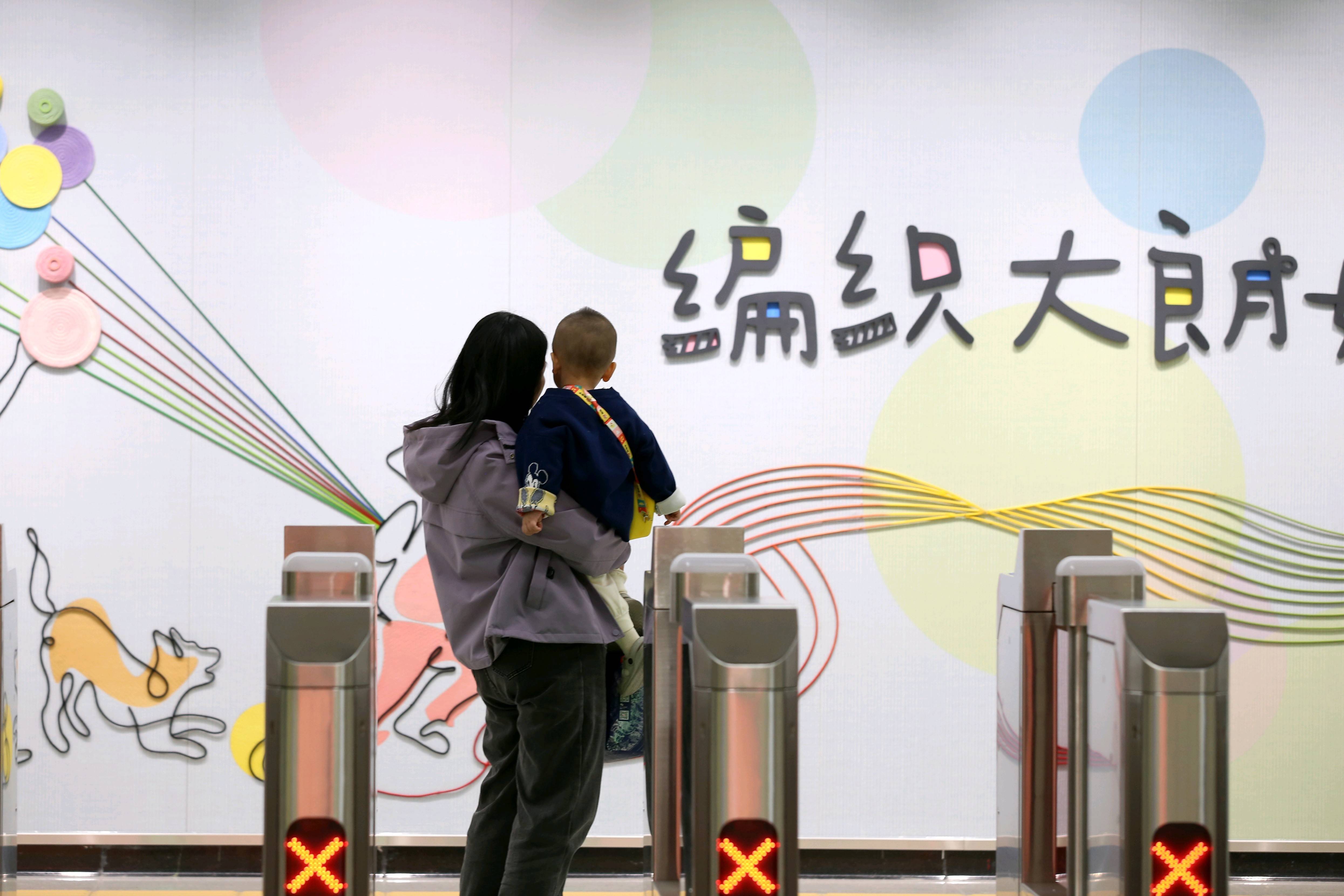 东莞地铁1号线试乘首日<strong></p>
<p>欧意官网</strong>，大朗4站“沸腾”了