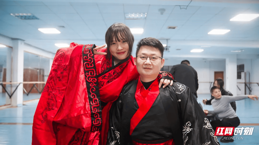 汶川地震被救起的女孩<strong></p>
<p>数字货币交易平台</strong>，17年后和救她的军人结婚了