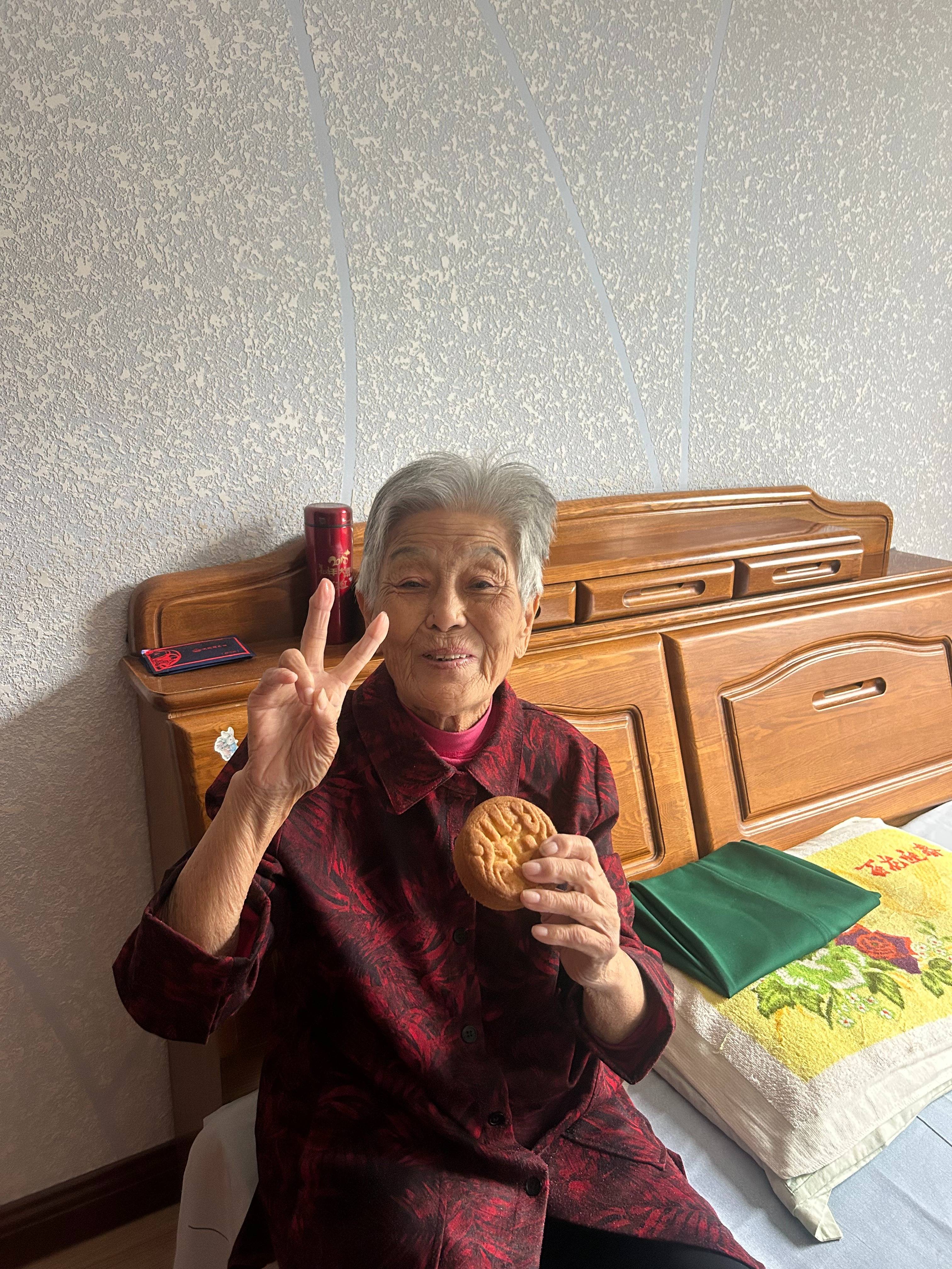 女子晒照对比奶奶自爷爷去世9个月后变化：再也不是时髦的老太太了<strong></p>
<p>数字货币投资</strong>，评论区泪目