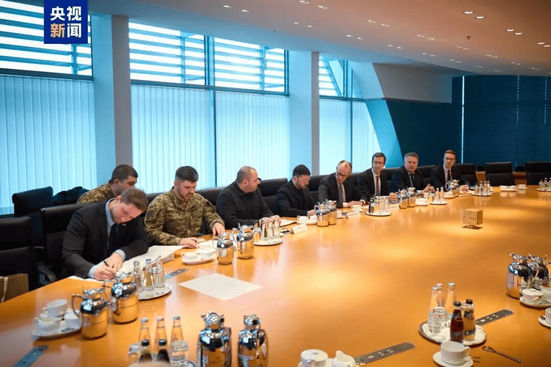 乌克兰不入北约？泽连斯基同意下课？