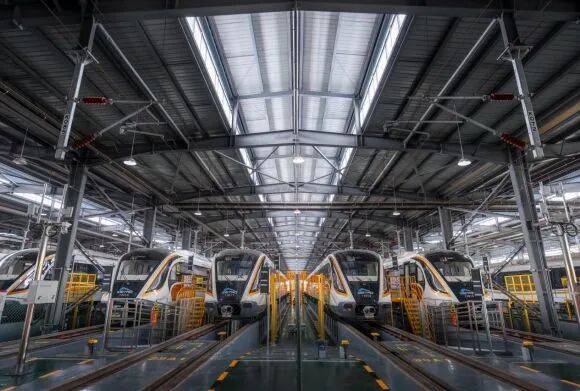 “破界”成都：两千万常住人口脚下的轨道新路