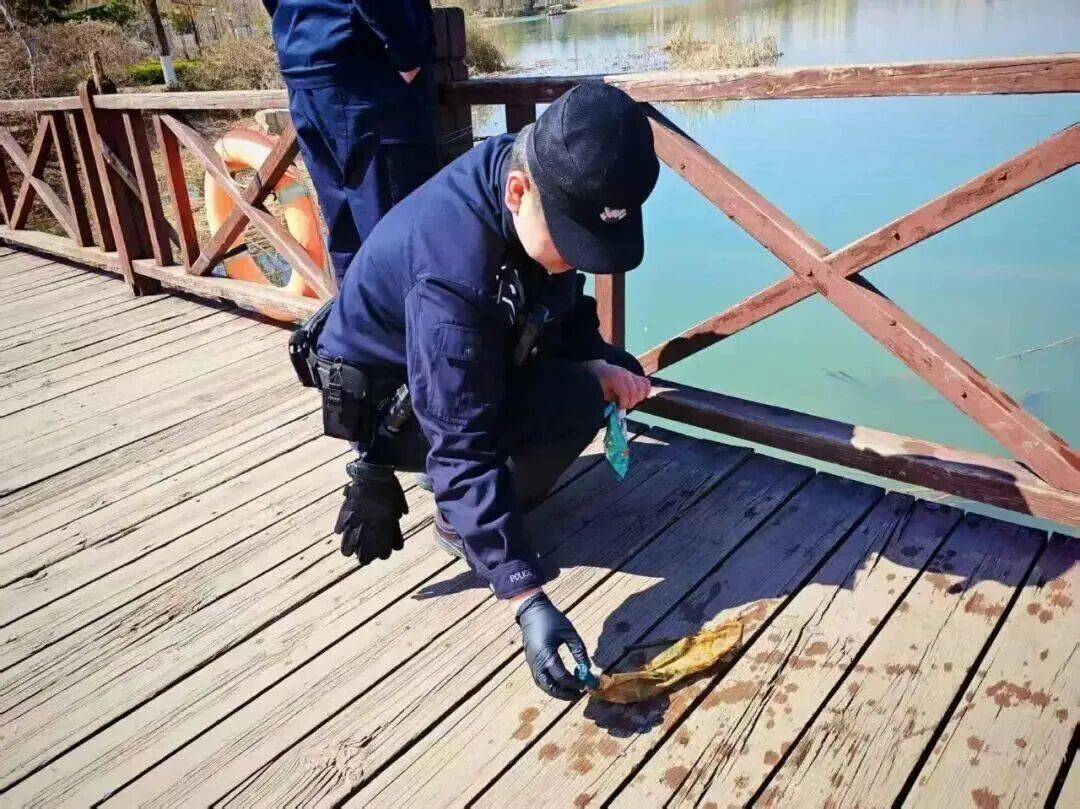 在公园游玩发现子弹<strong></p>
<p>虚拟货币投资</strong>，果断报警！淄博这两名小学生，真棒！