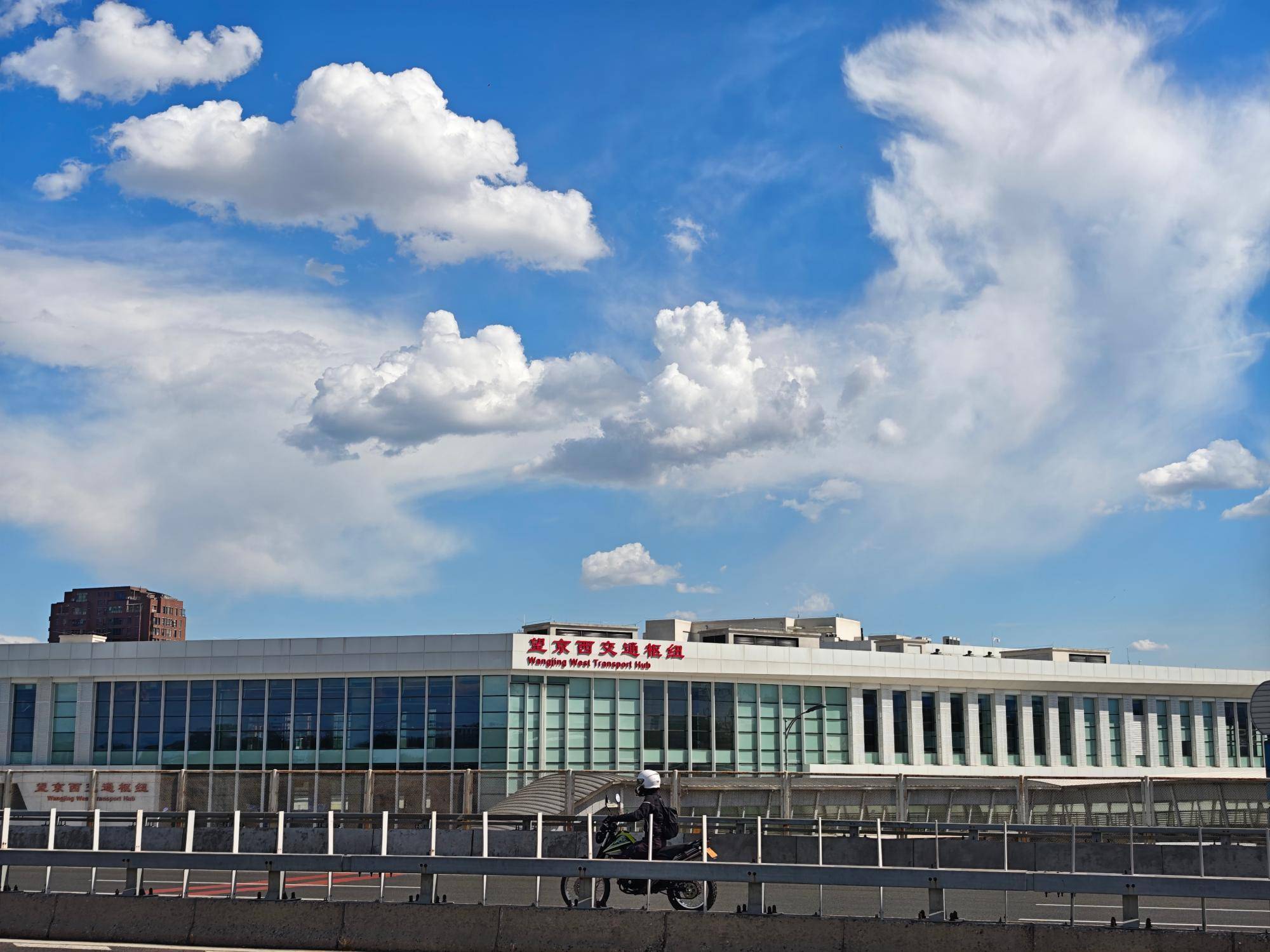 出现“雨幡”奇景<strong></p>
<p>虚拟货币实时行情</strong>,北京今天的云像“天空之城”